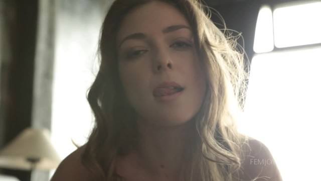 Страстная соло мастурбация