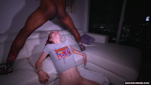 Негр рвет толстым членом киску худой сучки