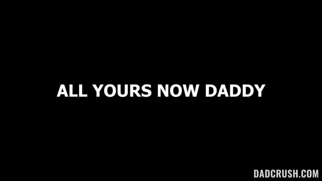 Рыжая сучка разделась и полезла на член отчима