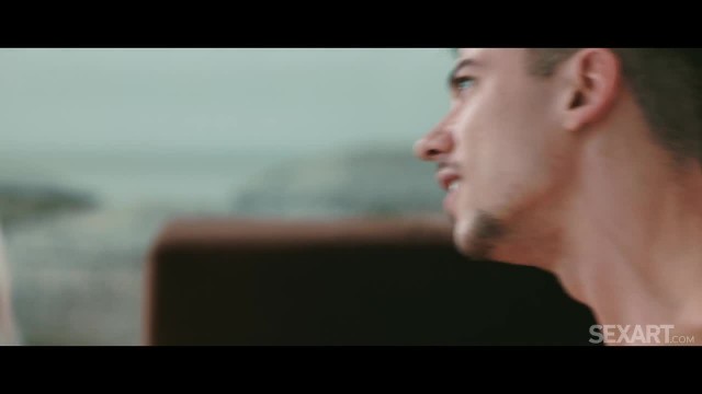 Любимое занятие рыжеволосой куколки